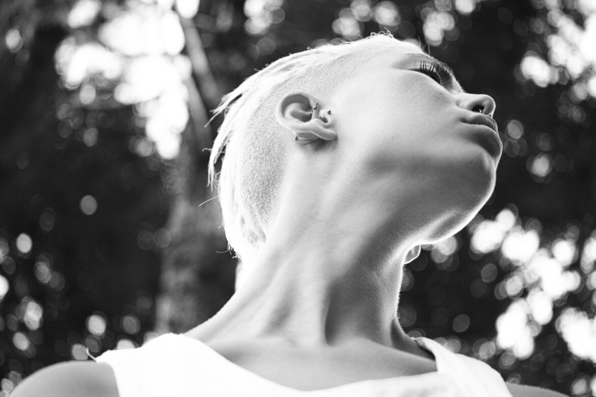 black-and-white-casual-face-531057