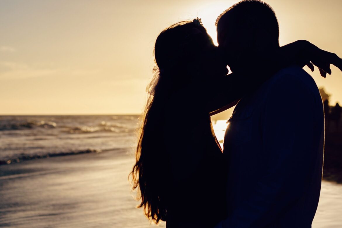 affection-backlit-beach-208000